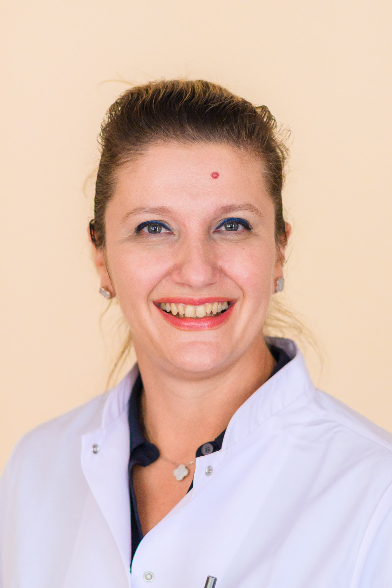 264044-lekari-doktori-terapiya-simona-petrova-2